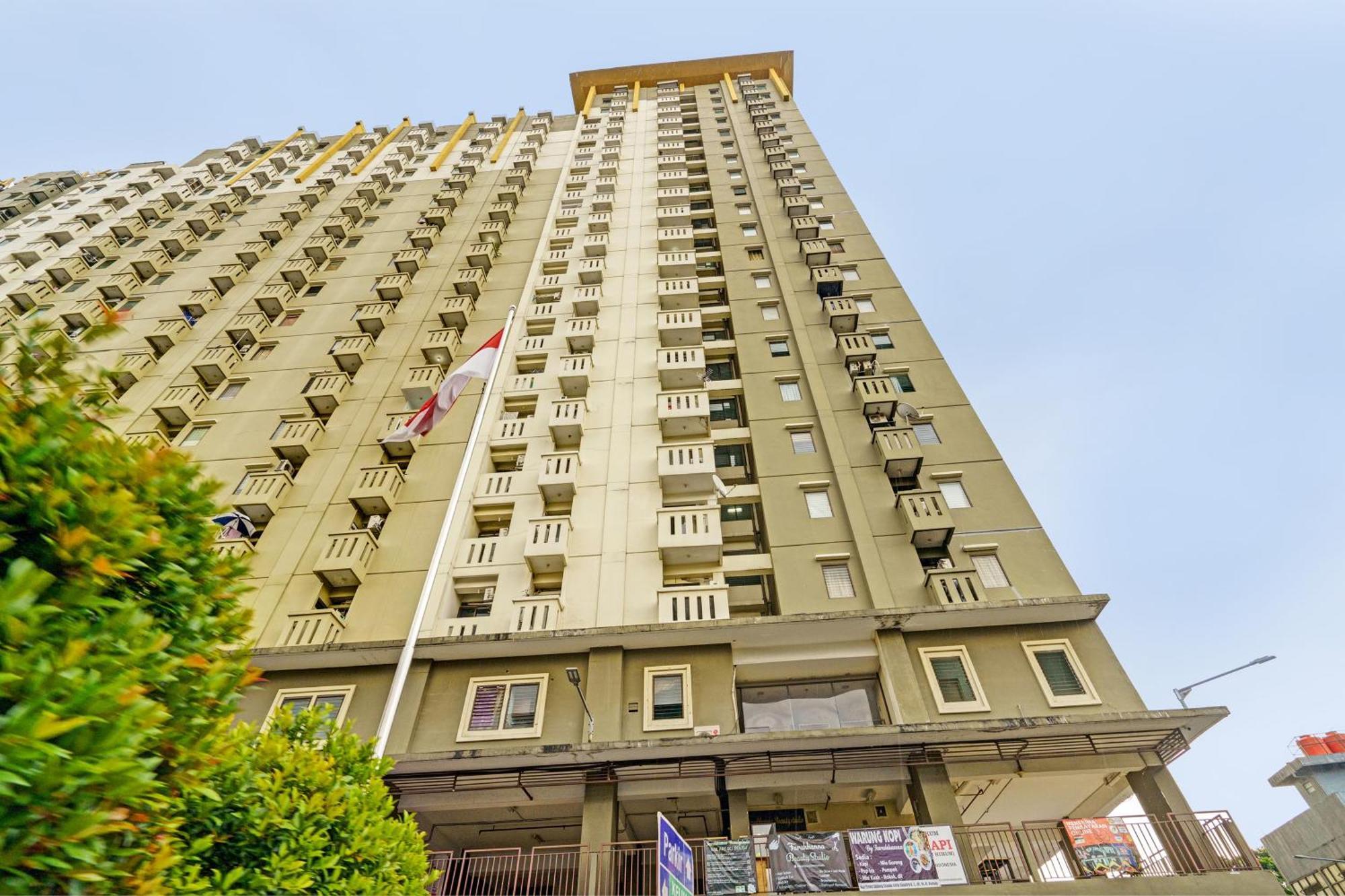 Oyo Life 93170 Apartement Gateway Cicadas By Mr Pro Bandung Esterno foto